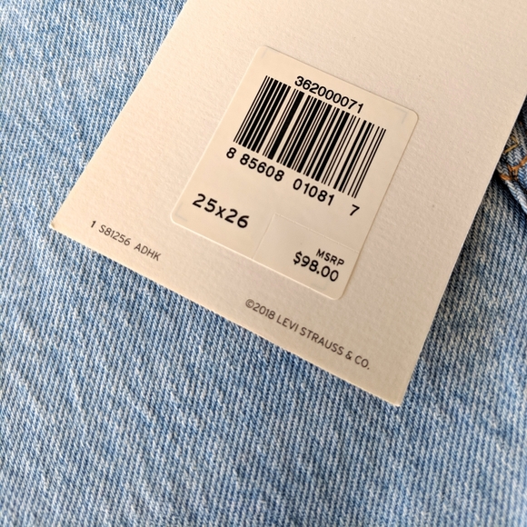 Levi's 501 Light Wash Crop Jeans Logo Tape - Picture 7 of 7